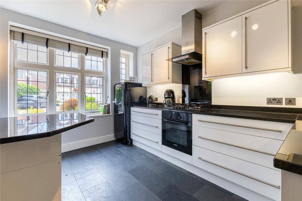 Apartment in Twickenham - View 5