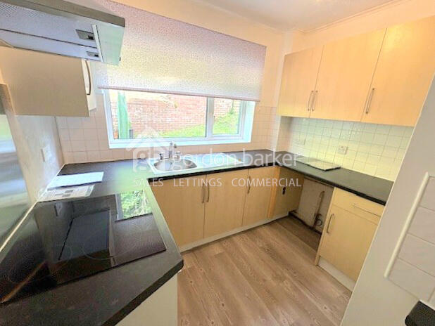 Wayman Road, Corfe Mullen, BH21 photo 2