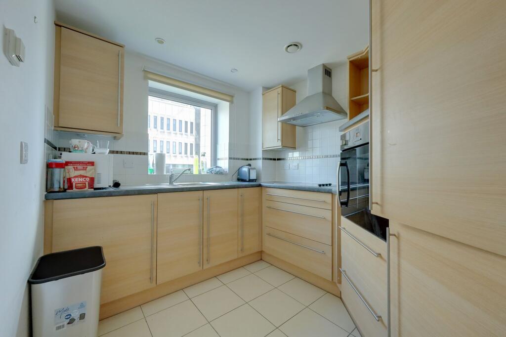 The Brow, Corbett Court The Brow, RH15 photo 5