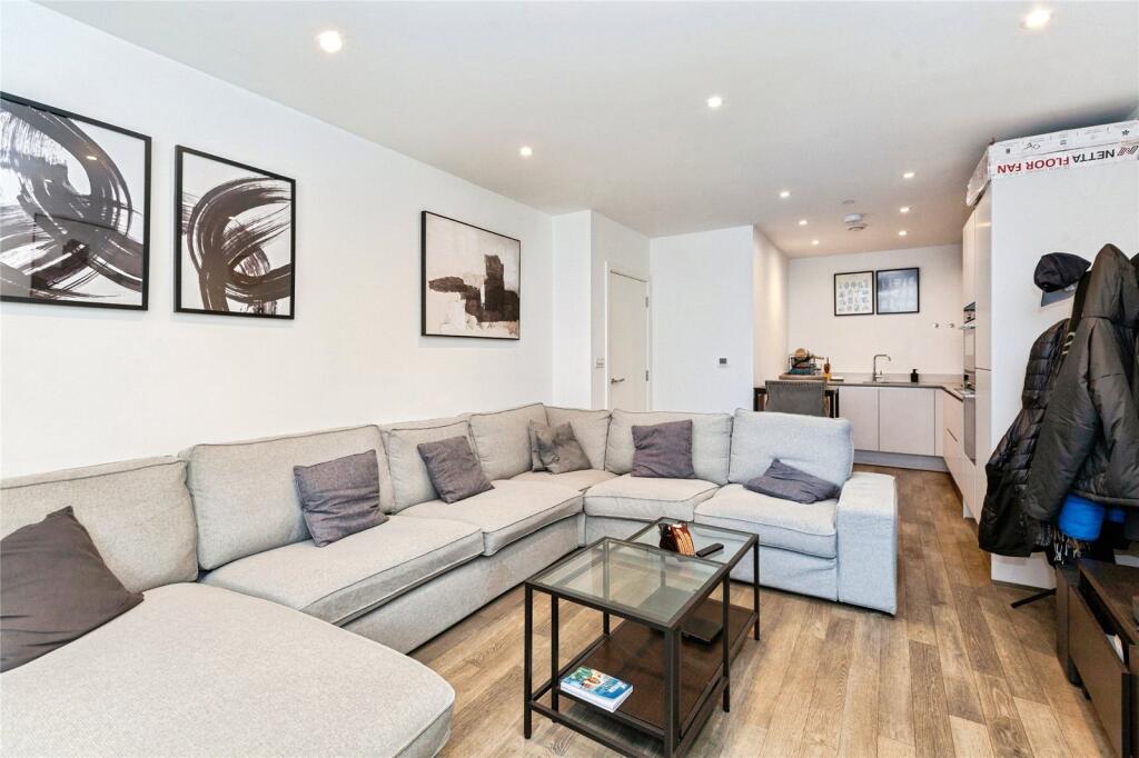 St. Ives Road, Maidenhead, Berkshire, SL6 photo 4