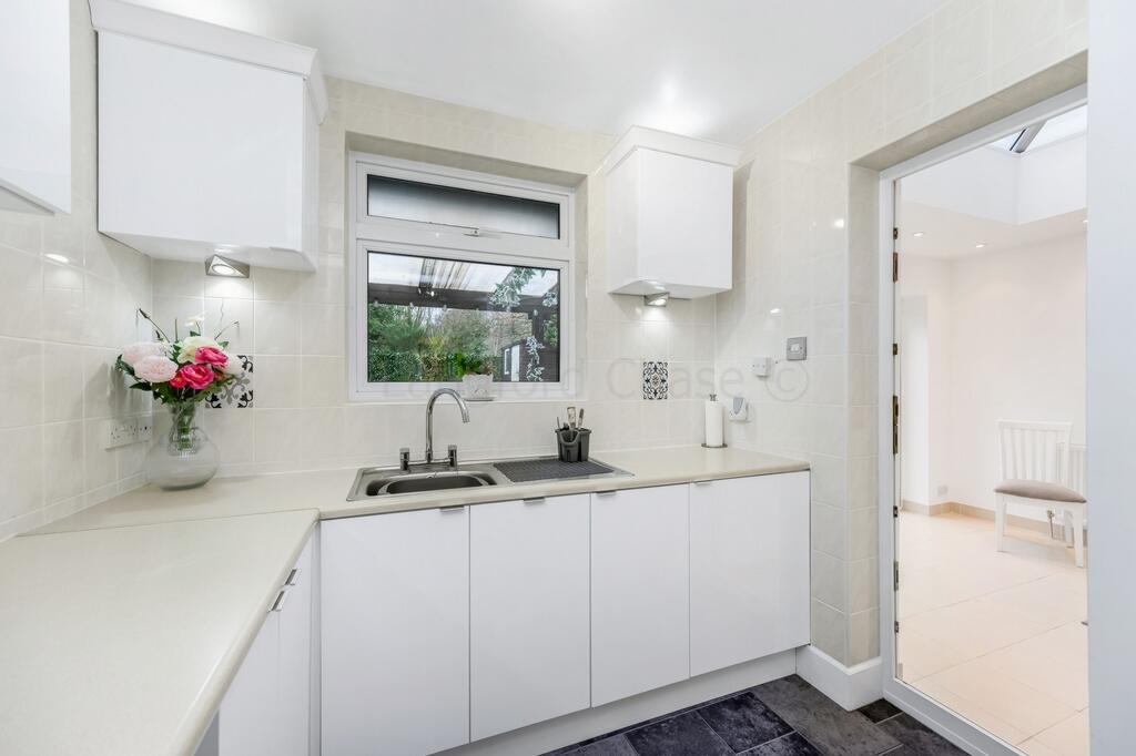 Alverstone Avenue, Barnet, EN4 photo 4