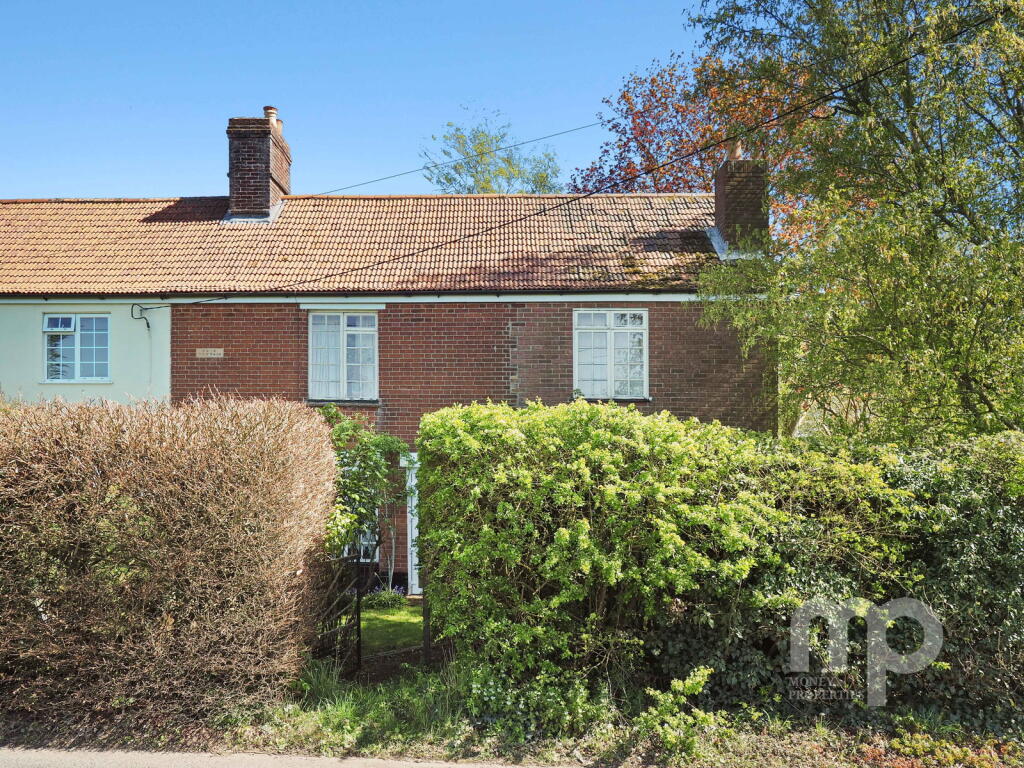 2 Rose Cottage, Sitting on 0.25 acre, Spooner Row, Wymondham, Norfolk photo 4