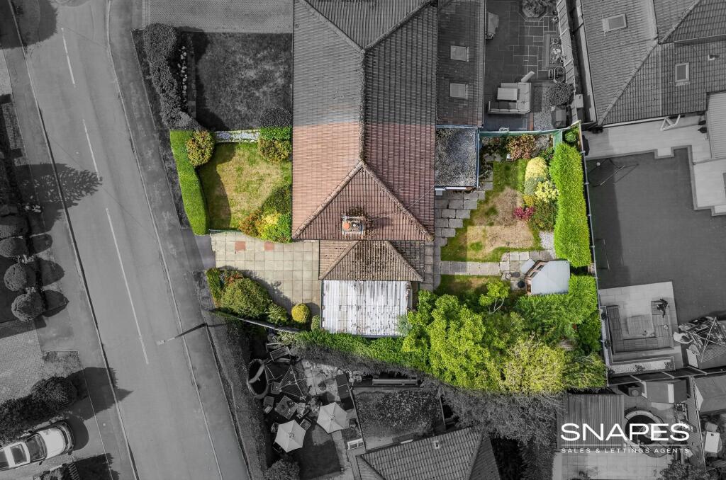 House in Stockport, Cheadle Hulme - View 2