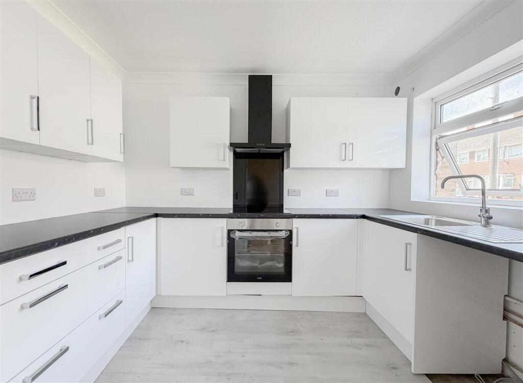 House in Eastbourne, Hampden Park East, Hampden Park - View 5
