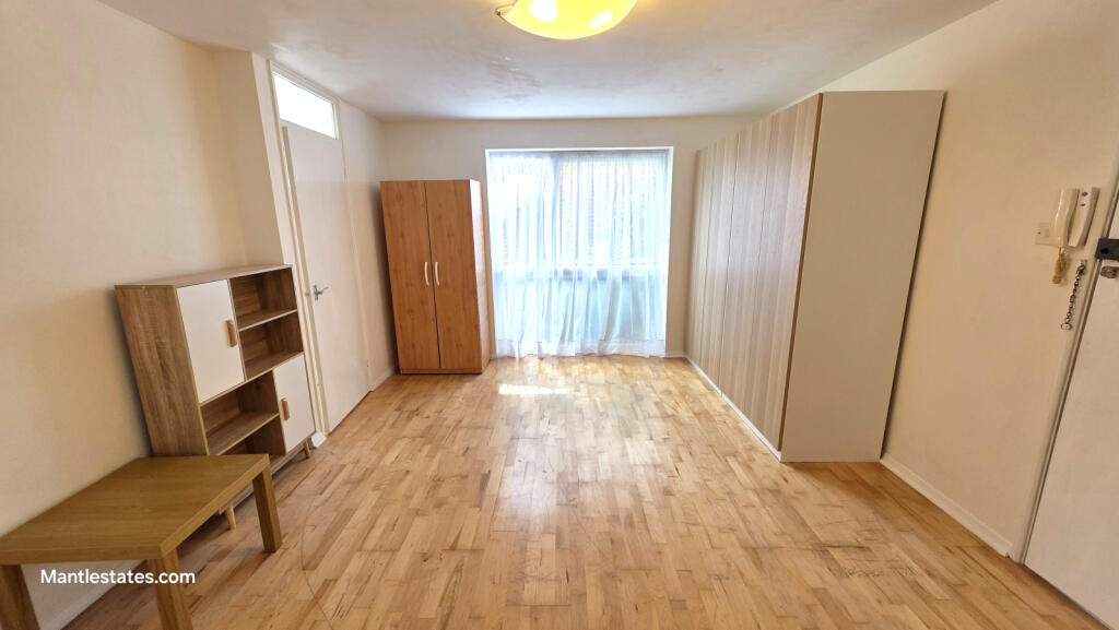 Main image of property: BARNET, EN4