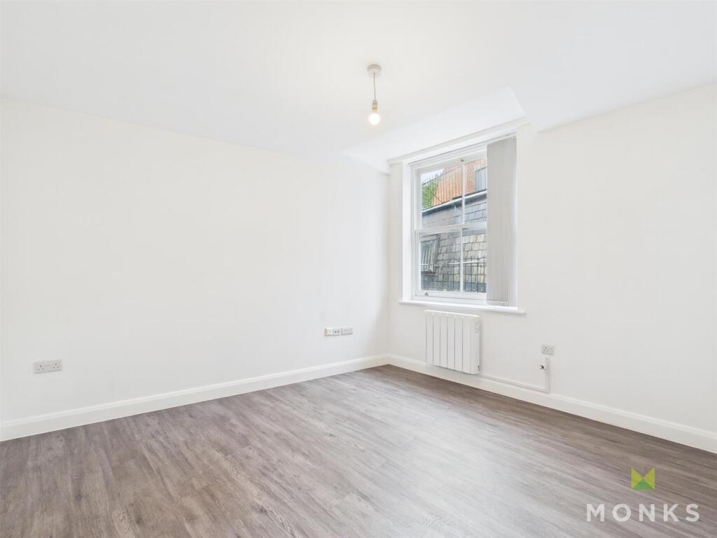 Apartment in Shrewsbury - More