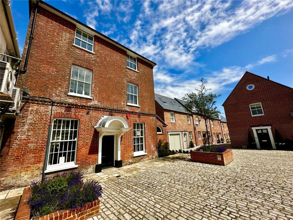 Main image of property: High Street, Lymington, Hampshire, SO41