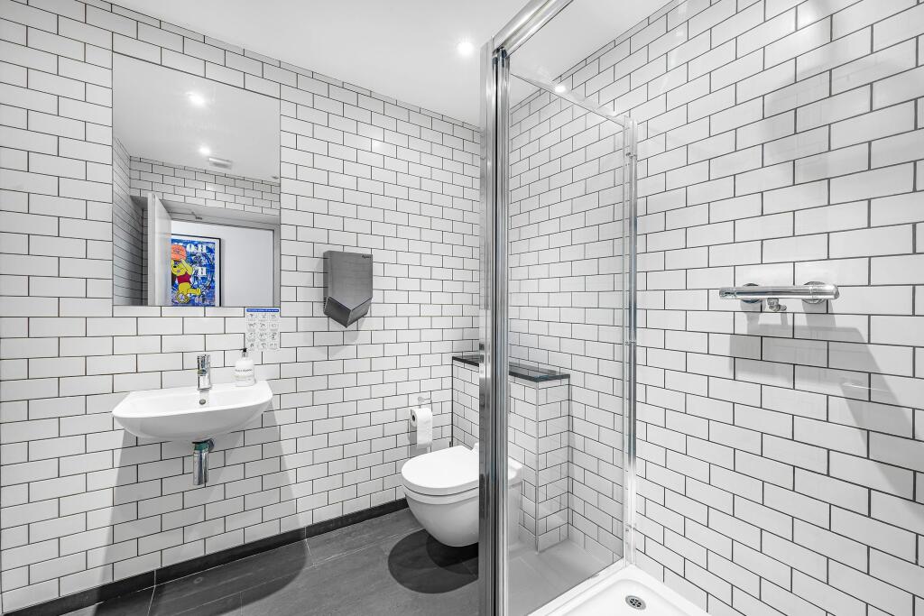 BATHROOM 1.jpg