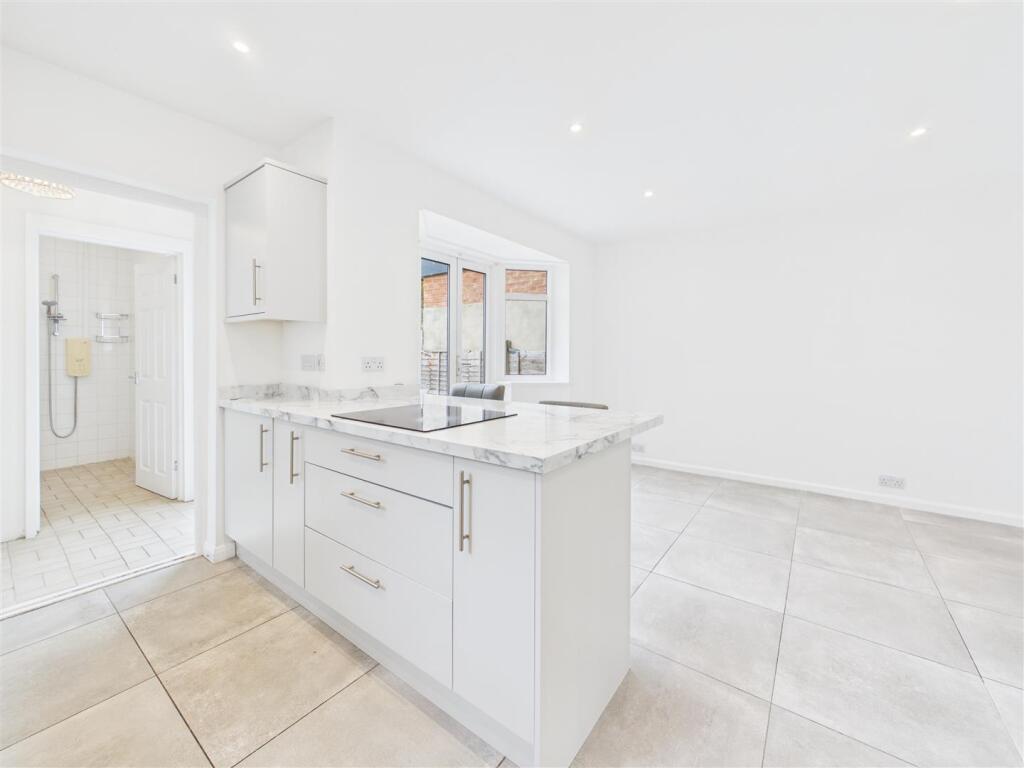 House in Walton-on-Thames, Surrey - View 4