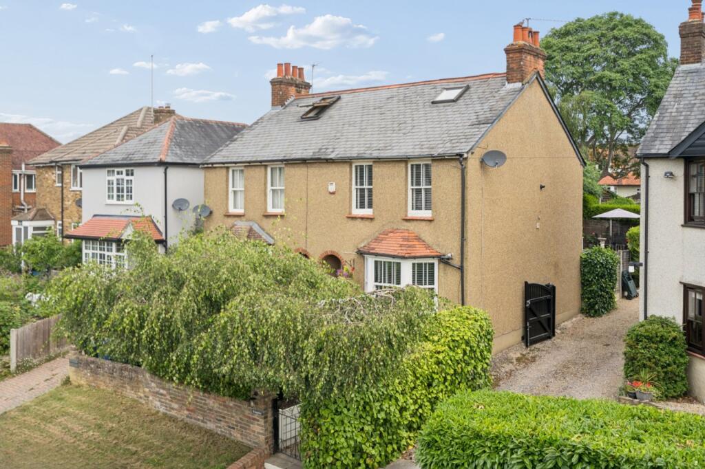 Main image of property: Gold Hill North, Chalfont St. Peter, Gerrards Cross, Buckinghamshire, SL9