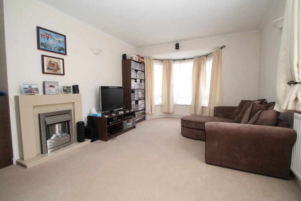 Apartment in Vale of White Horse, Caldecott, Abingdon on Thames - View 2