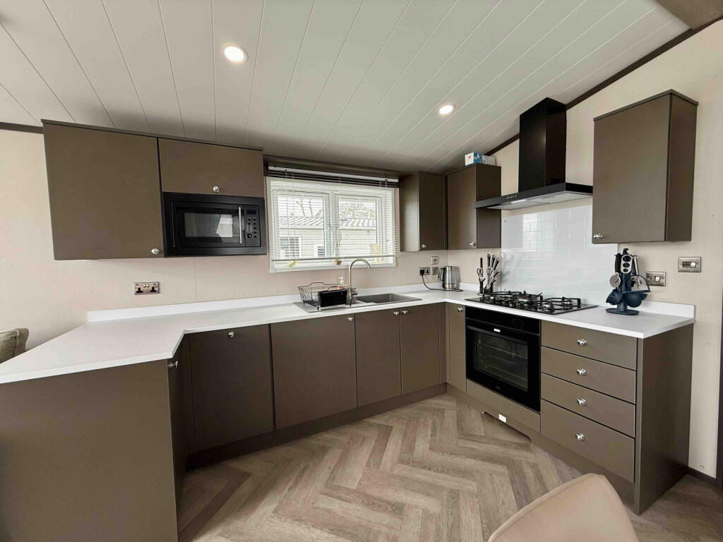 Felixstowe Beach Caravan Park, IP11 photo 3
