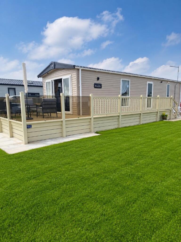 Main image of property: 58 Southlakes, Yorkshire and the Humber, South Cliff, England, HU18 1TL, United Kingdom