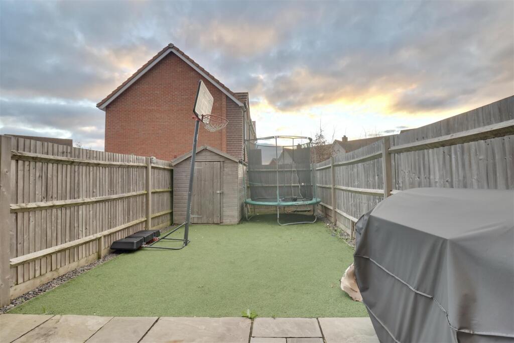 Enderlie Close, Emsworth photo 4