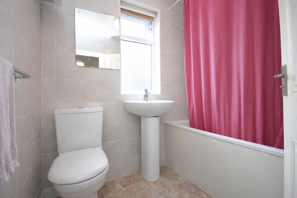 Apartment in Southall - View 5