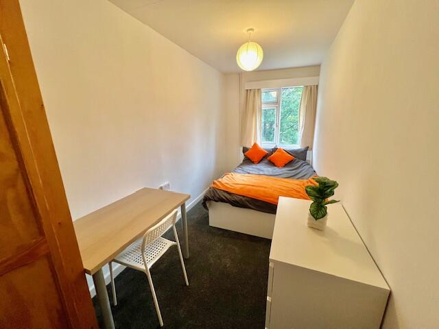 Apartment in Leeds - View 2