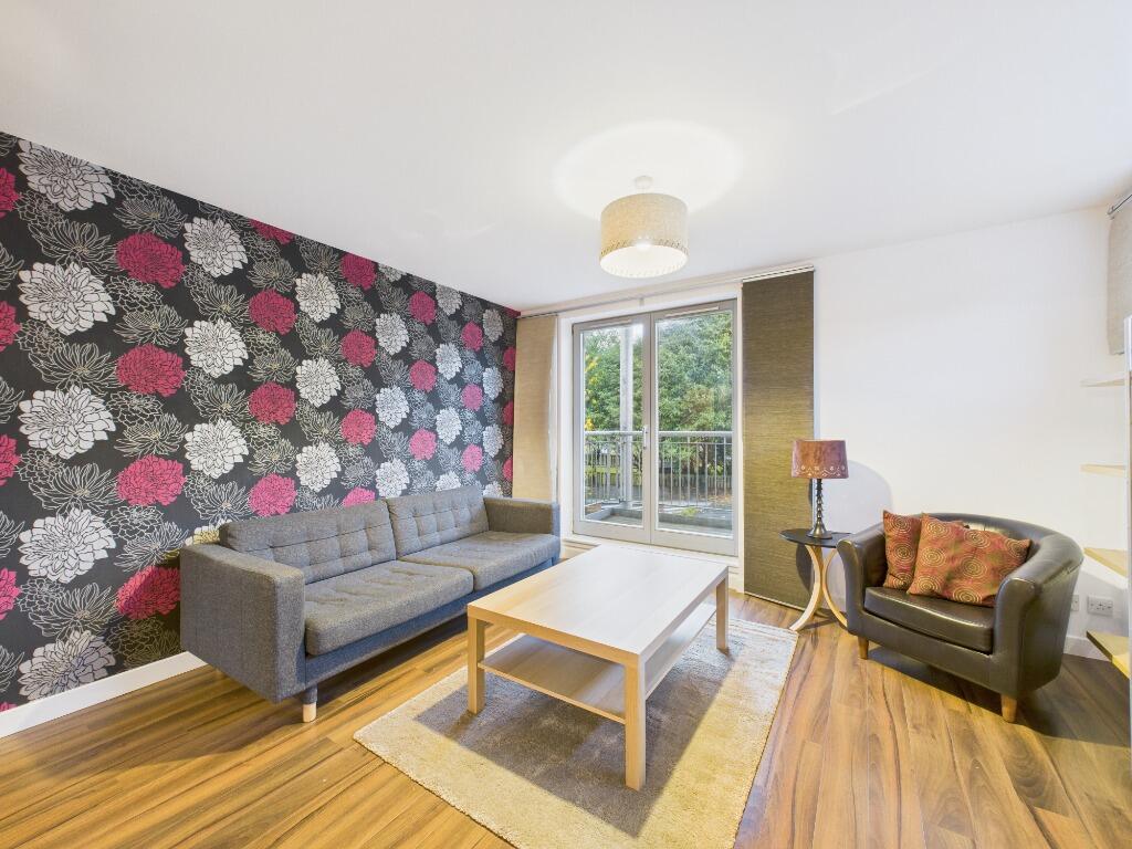 Apartment in Edinburgh, Drylaw - View 2