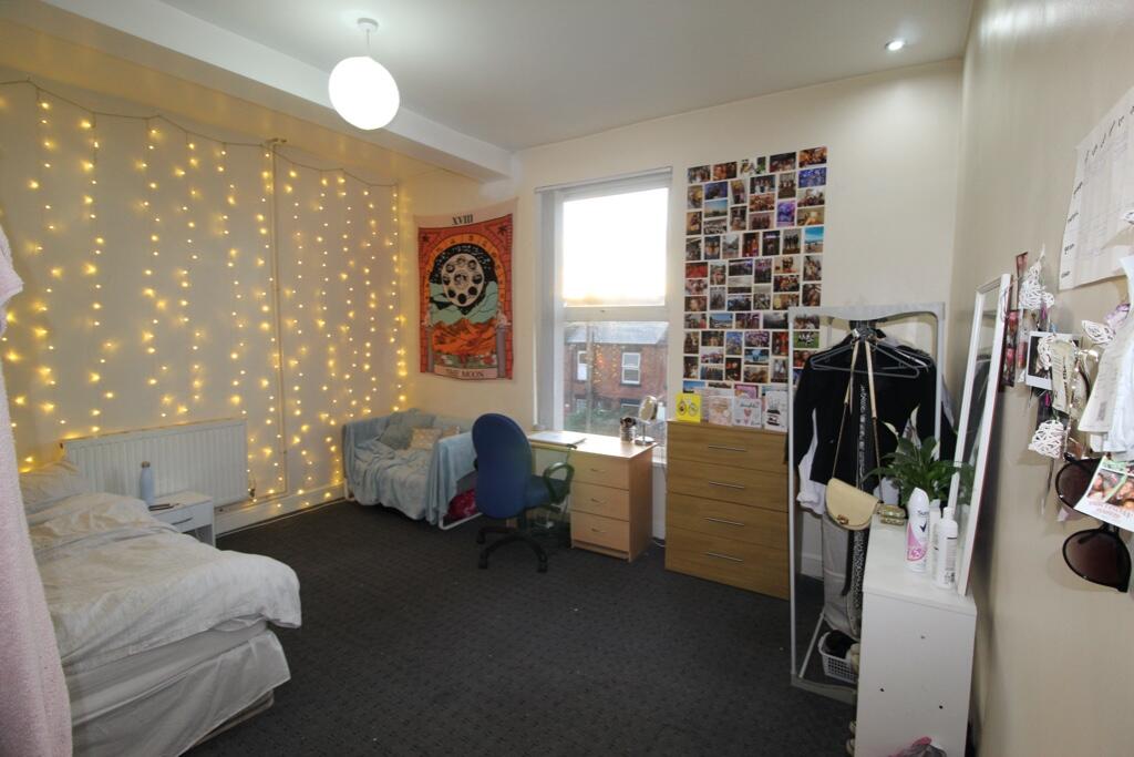 House in Leeds, West Yorkshire - View 3