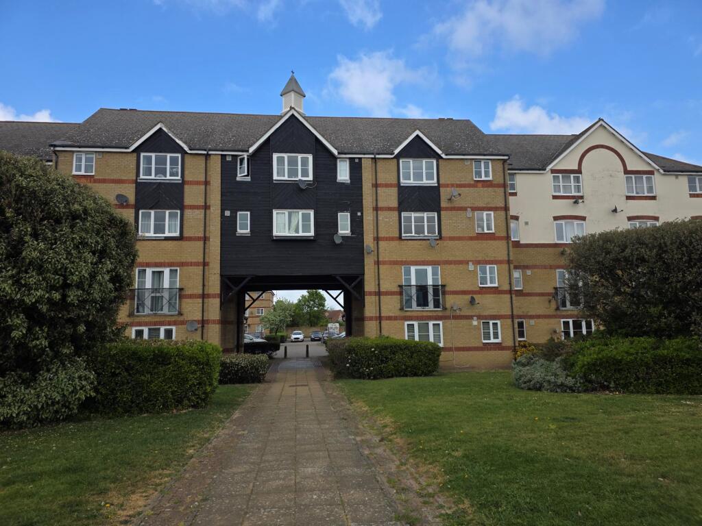 Main image of property: 48 Lewes Close, Essex, RM17 6QG