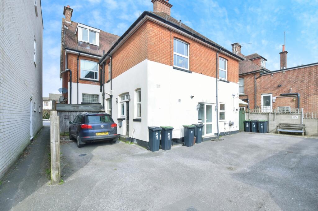 Ringwood Road, Ferndown, BH22 photo 3