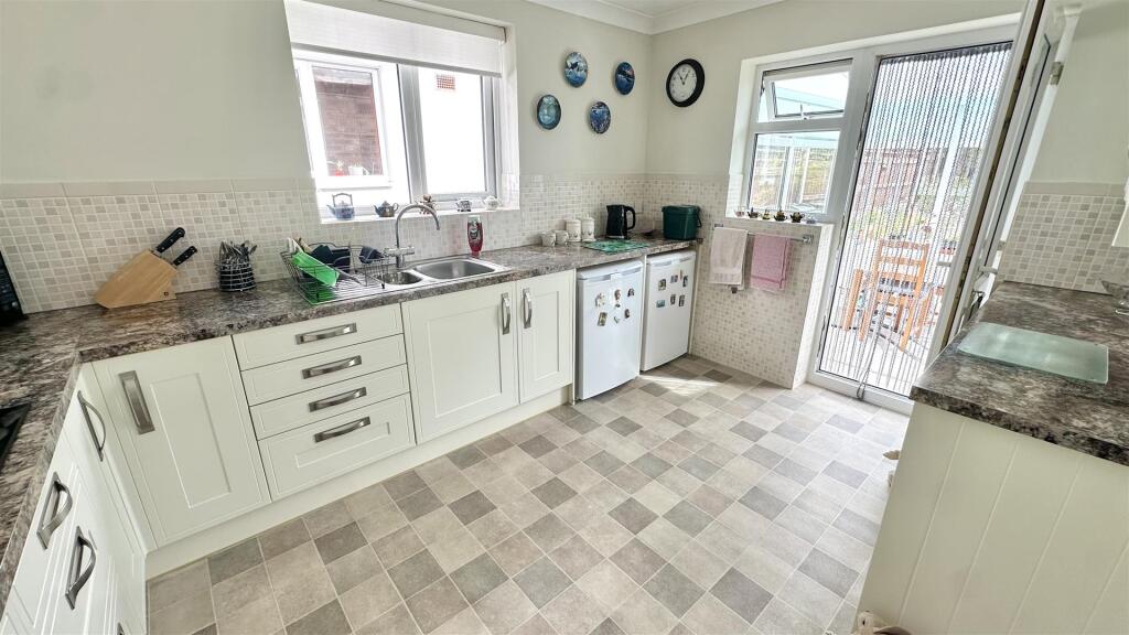 House in Clacton-on-Sea, Jaywick - View 3