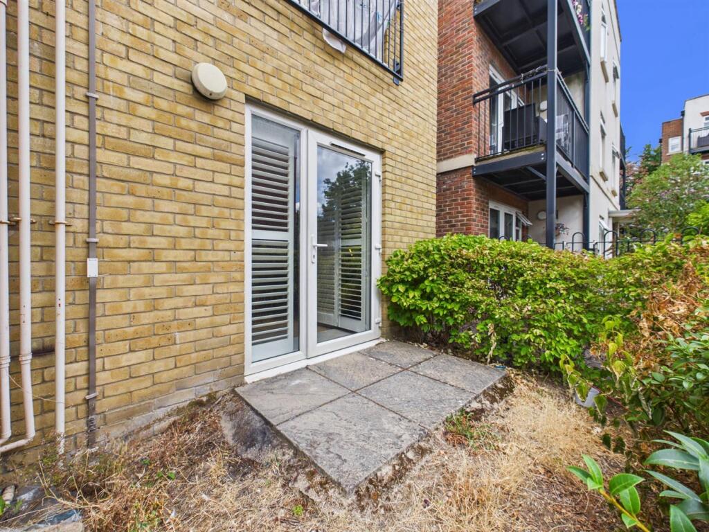 Apartment in London - View 5