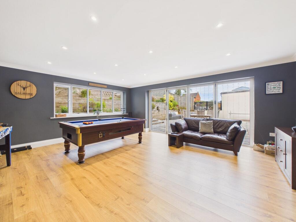 Peareth Hall Road, Springwell Village, NE9 - More