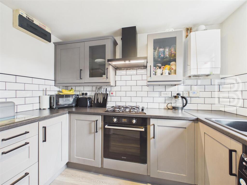Devonshire Close, Cawston, Rugby photo 3