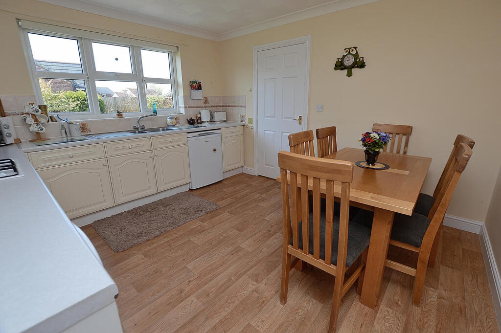 House in East Lindsey, Viking Estate, Woodhall Spa - View 4