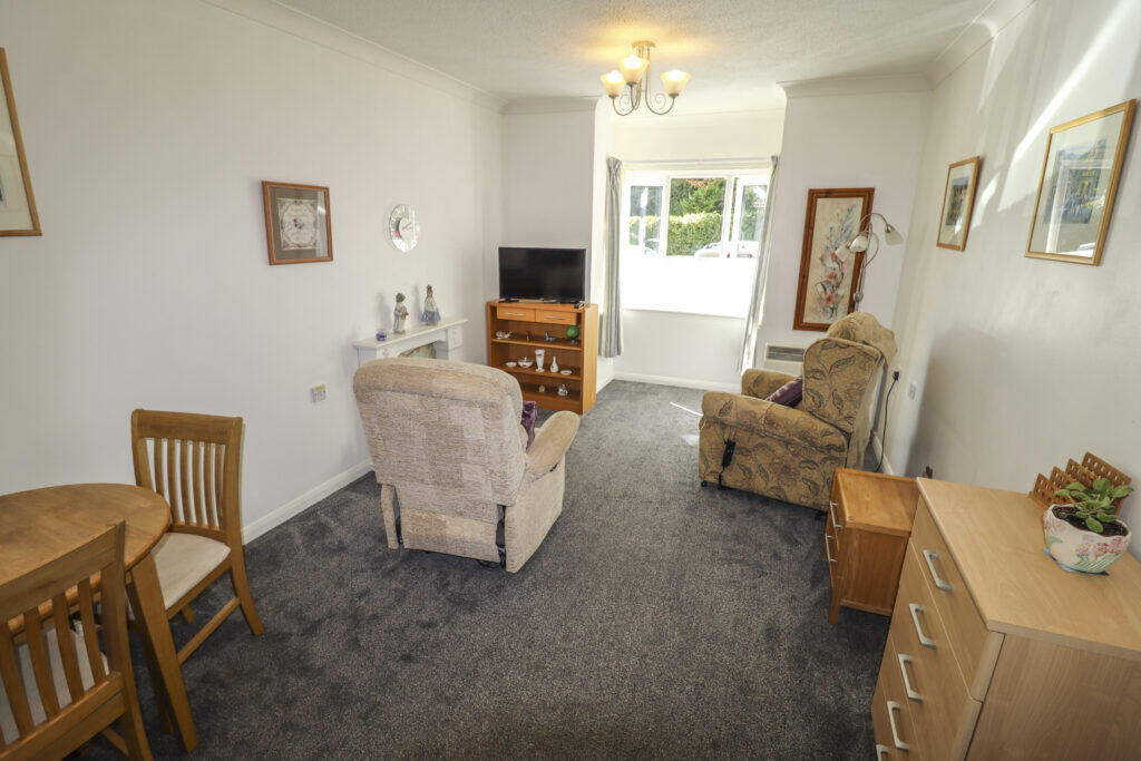Apartment in Havant, Hampshire - View 3