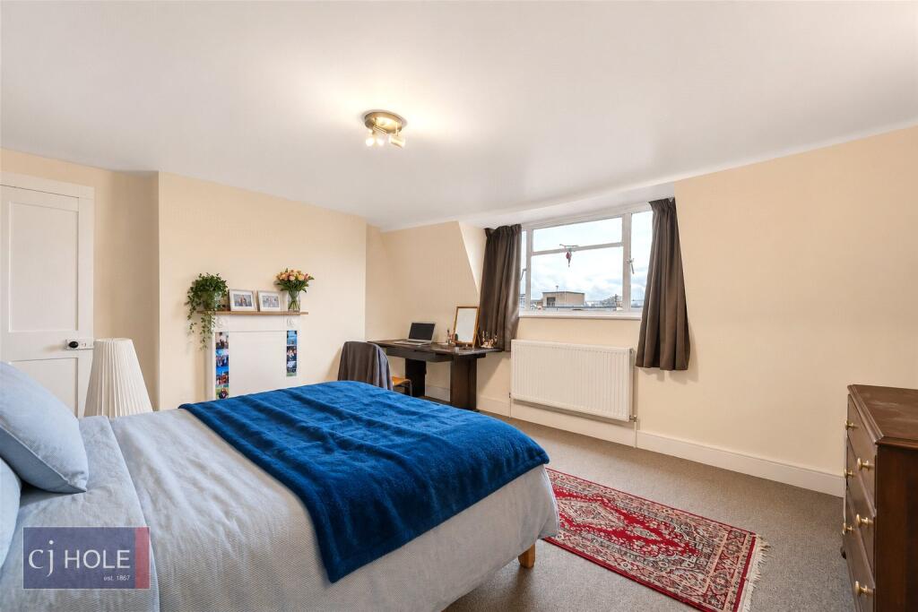 6 bedroom terraced house for rent