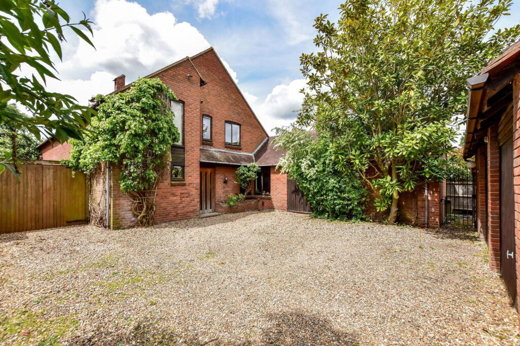 Main image of property: Oakley Lane, Chinnor, OX39 4HT