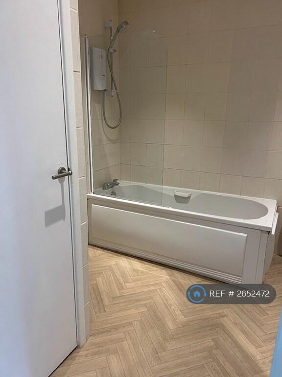 Wetherby Road, Leeds, LS8 - More