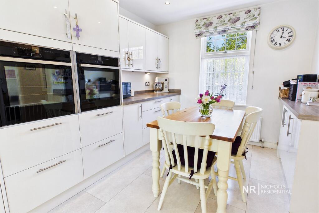 House in Chessington, Malden Rushett - View 4