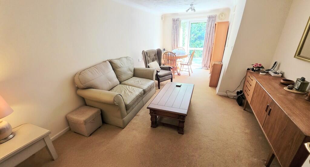 Apartment in Brackley, West Northamptonshire - View 4