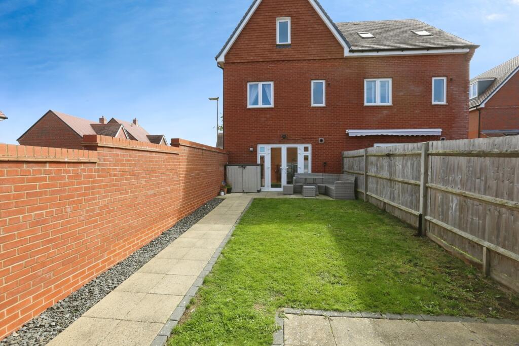 Pearce Row, Botley, Southampton, Hampshire, SO32 photo 2