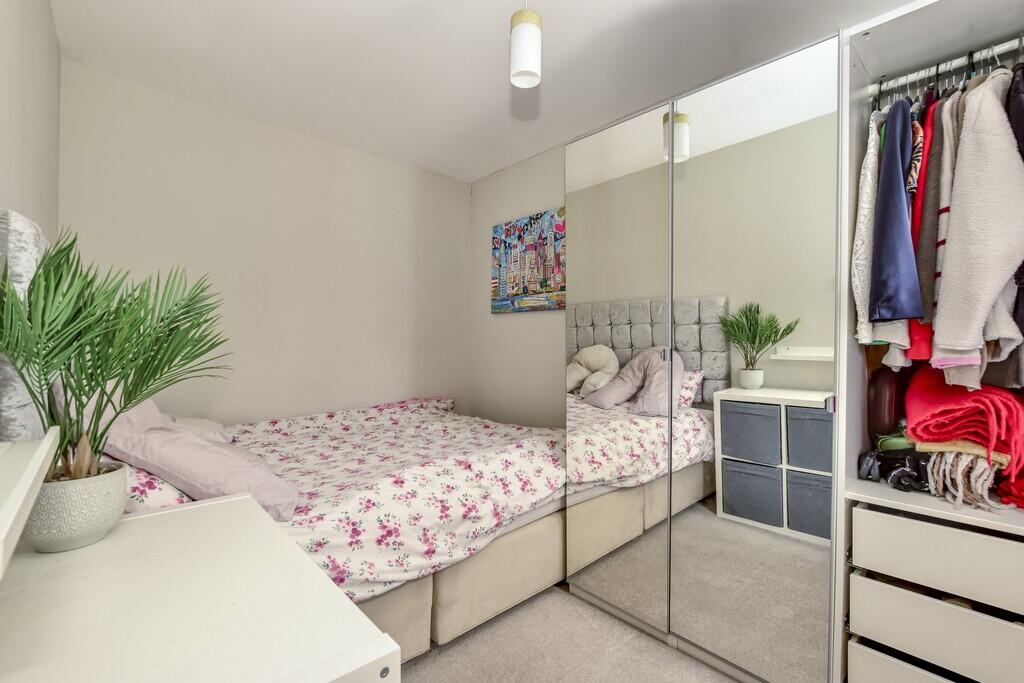 House in Watford, Hertfordshire - More