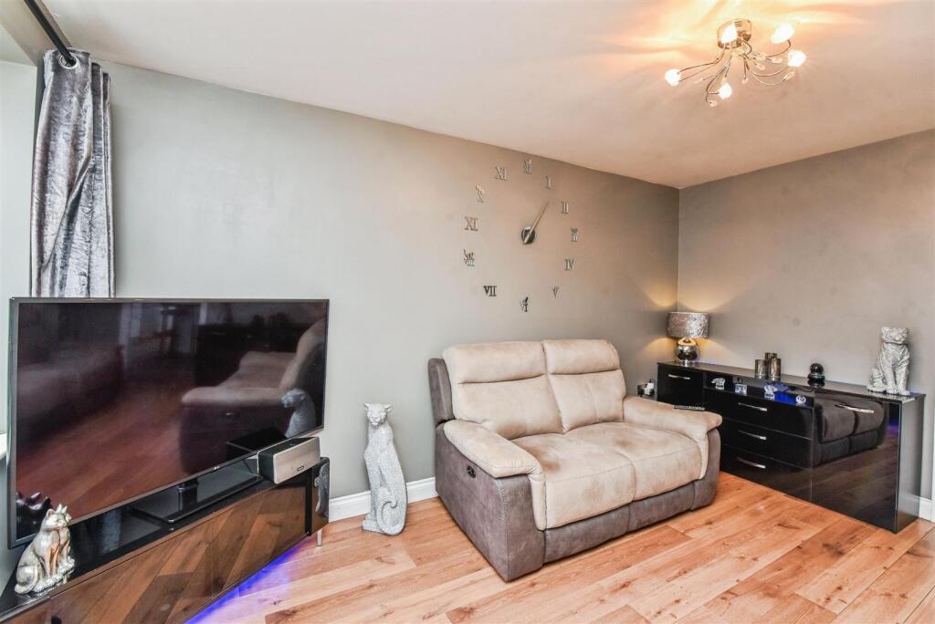 House in Swindon - View 5