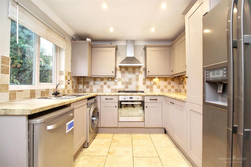 Brierley Place, Tilehurst, Reading photo 2