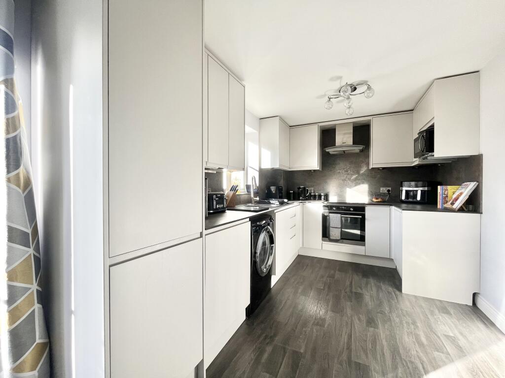 Additional image 9 of Hawks Rise, Yeovil, Somerset - Four Double Bedrooms