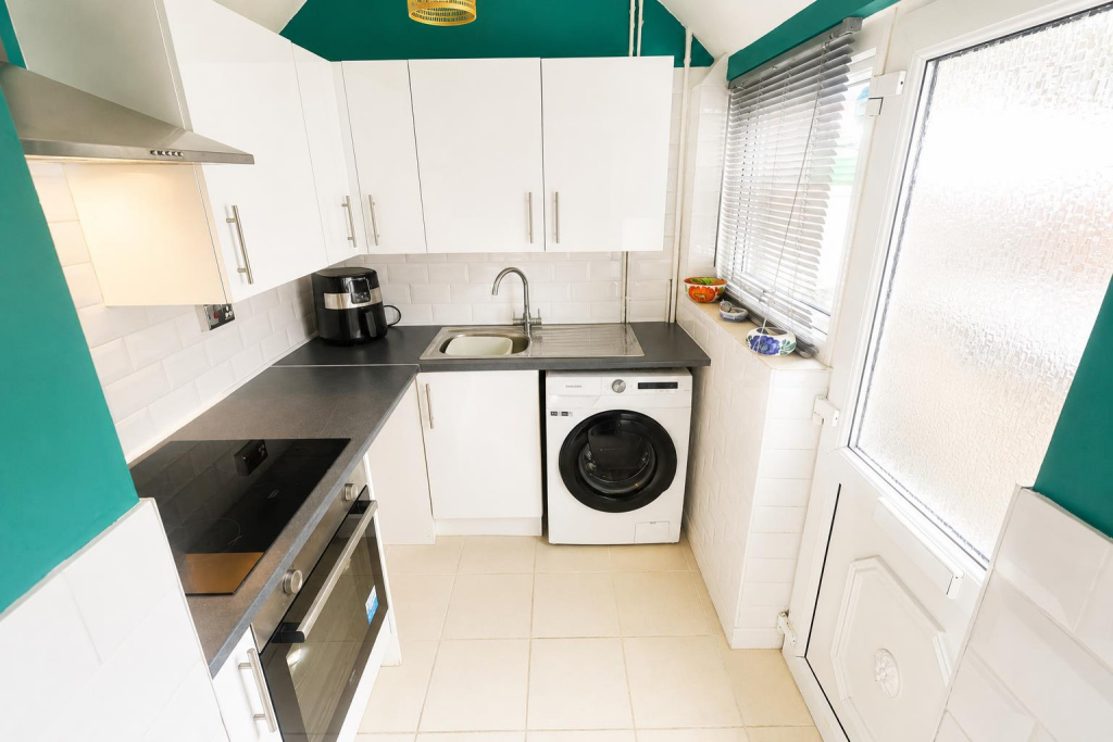 House in Llandudno, Brymbo - View 5