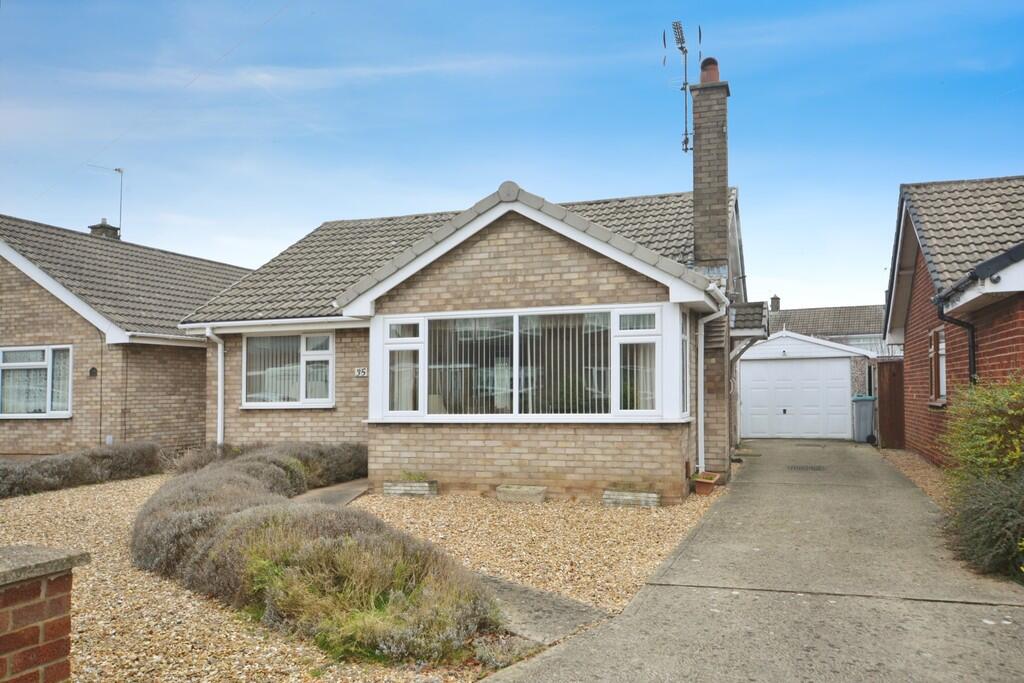 2-bed bungalow on Russell Avenue, Balderton, Newark, £237,500