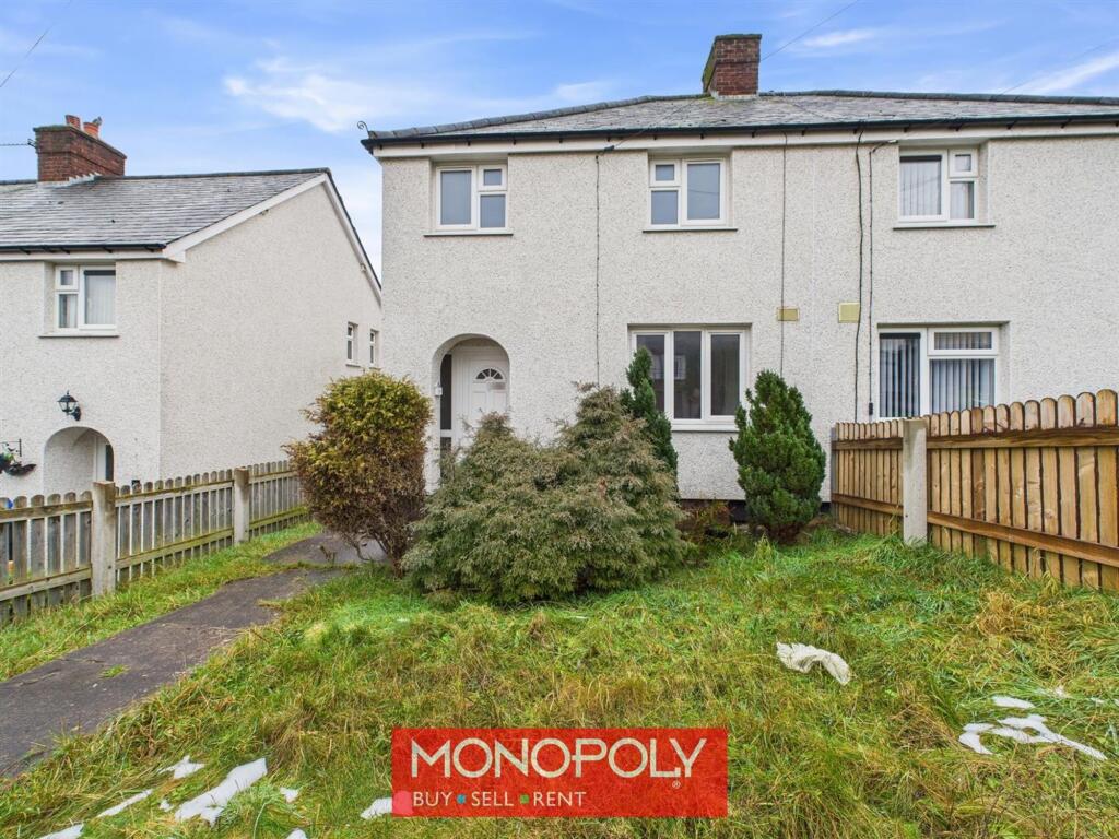 3-bed house on Maesglas, Denbigh, LL16, £155,000