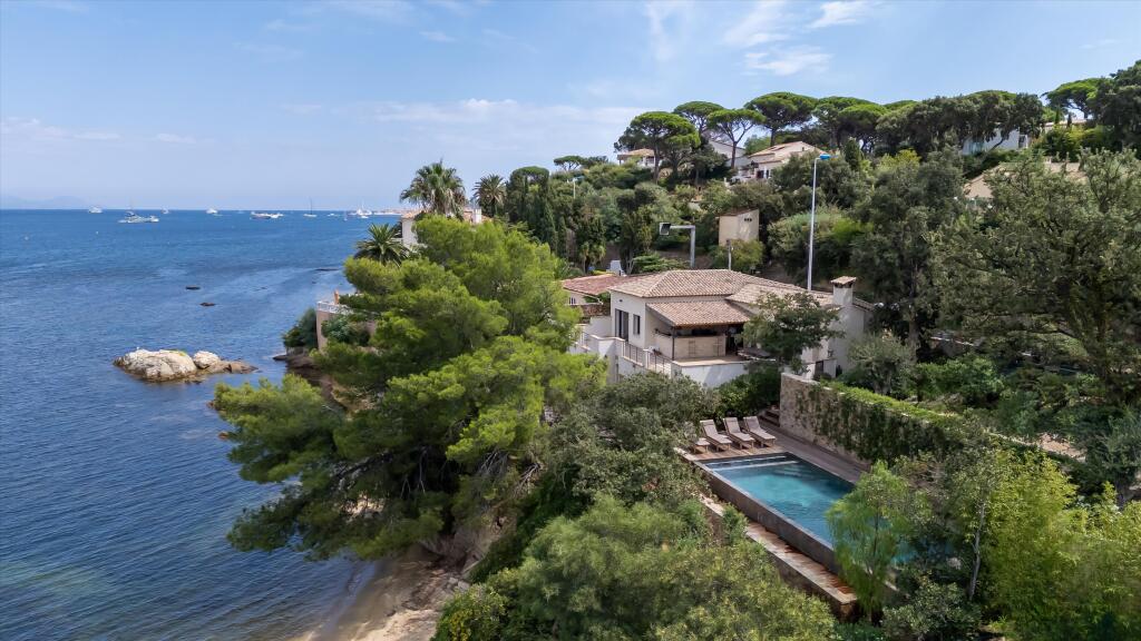 Main image of property: Provence-Alps-Cote d`Azur, Var, Gassin
