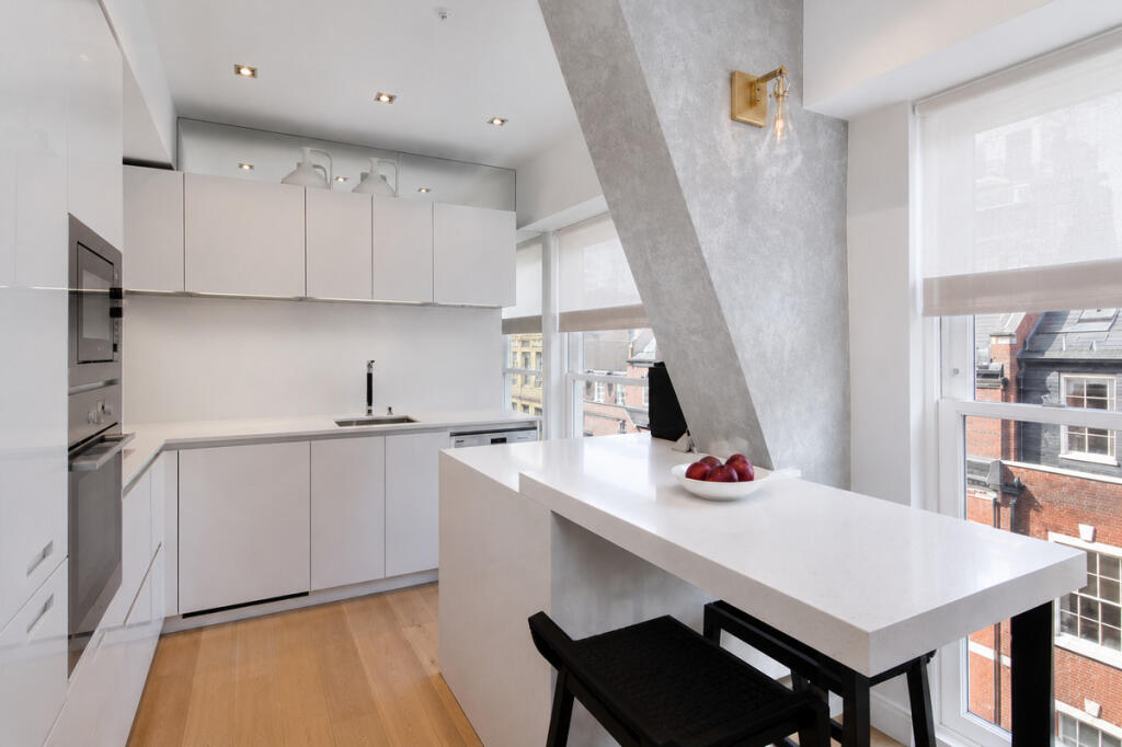 Apartment in London, St Clement Danes, Covent Garden - View 4