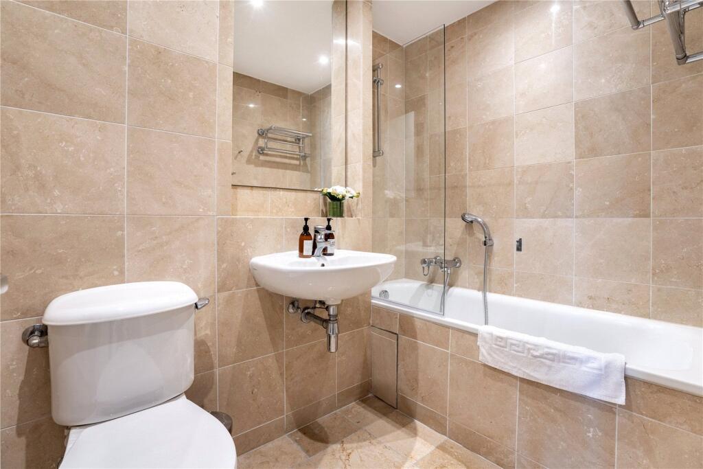 Apartment in London, Canary Wharf - View 4