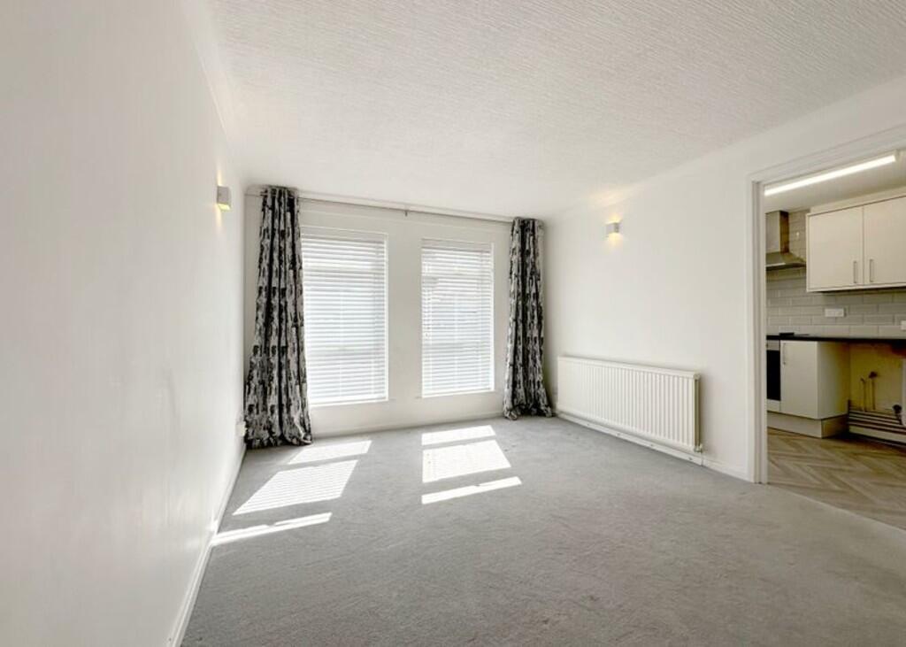 Apartment in Solihull, Shirley - View 5