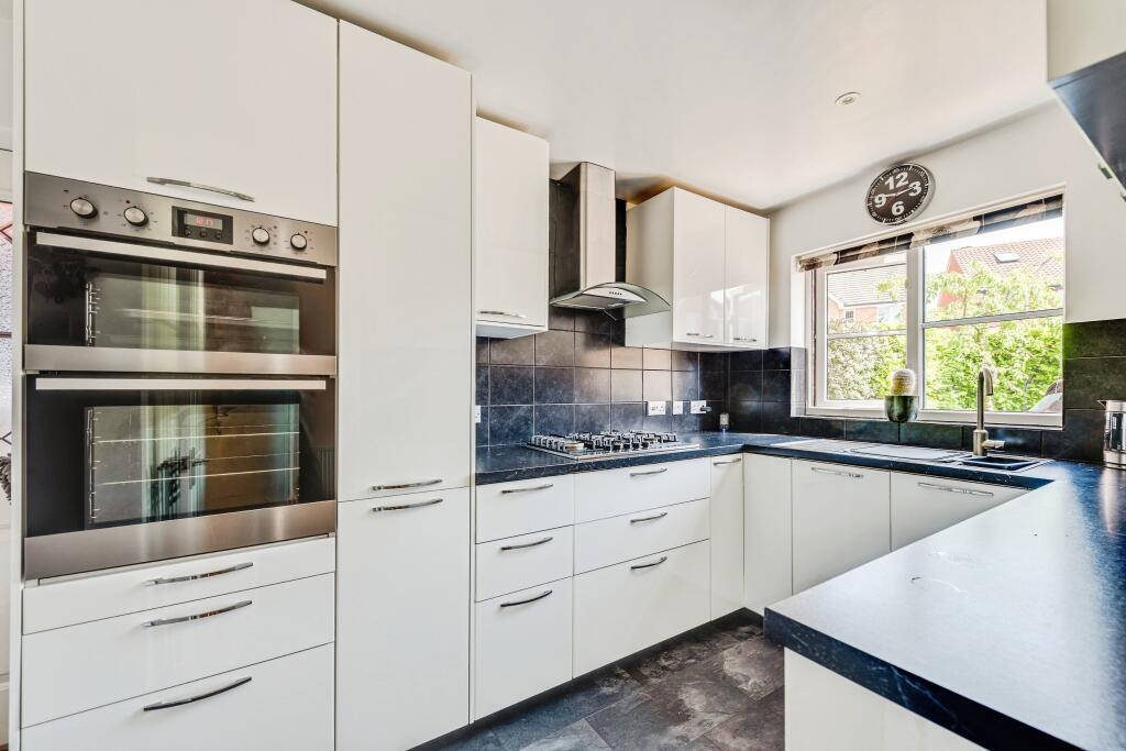 House in Swindon, Haydon Wick - View 3