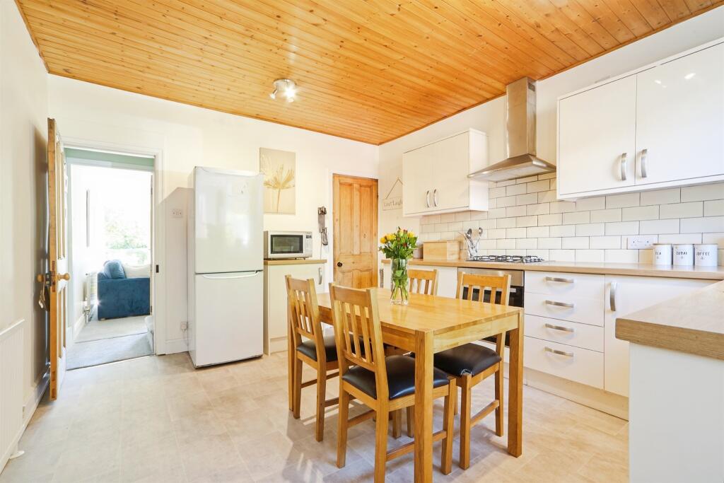 House in Leeds, West Yorkshire - View 2