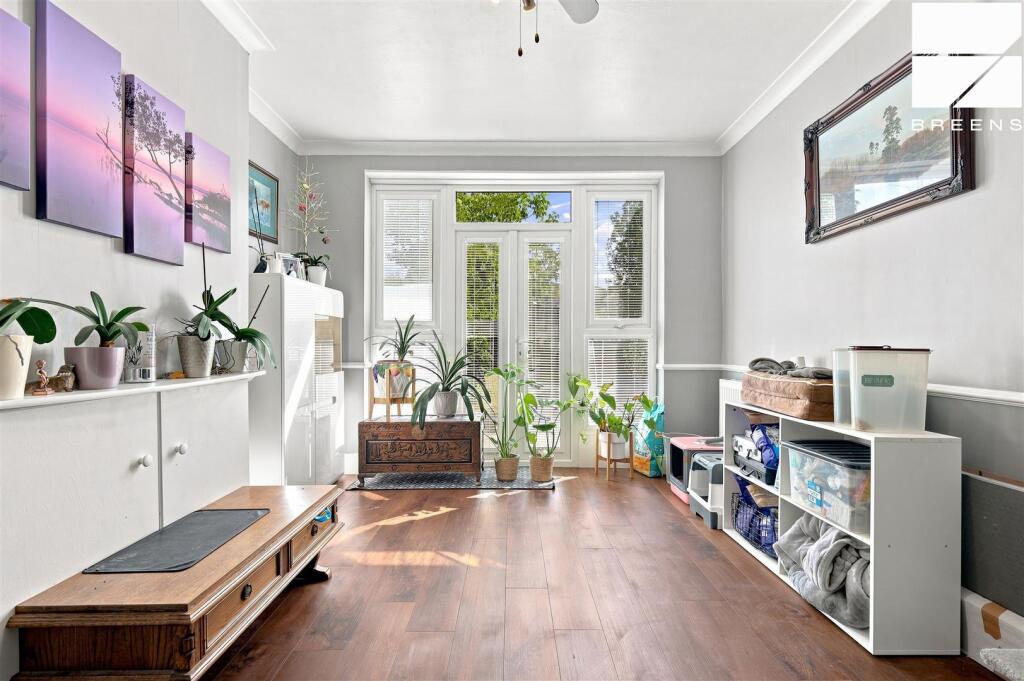 House in London, South Chingford, Highams Park - More
